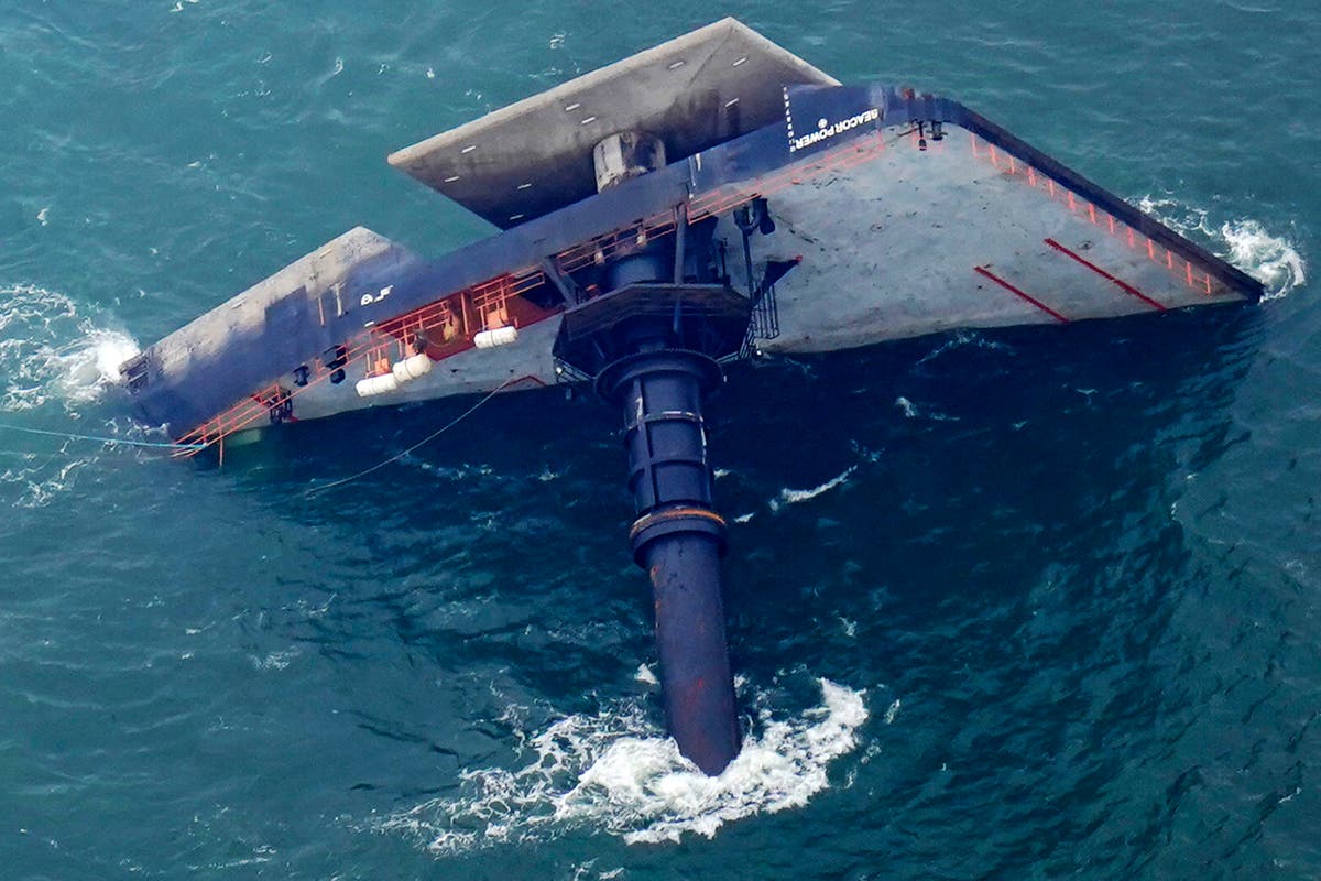 Search for survivors of capsized lift boat ends