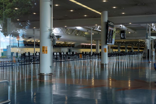 <p>Auckland Airport departures lounge</p>