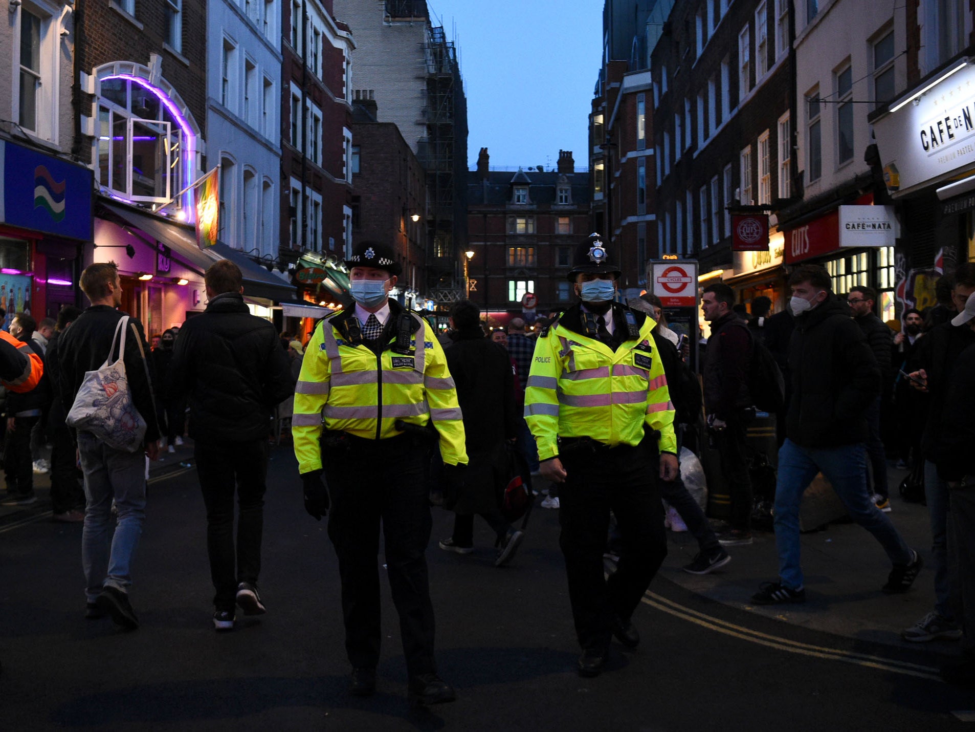 Police Officers in central London, on the first Friday evening after pubs in England were allowed to reopen to serve customers outside