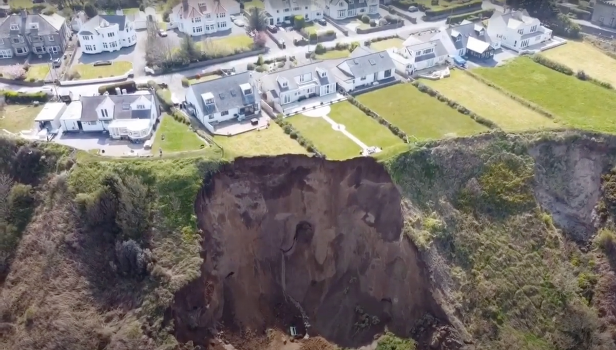 Huge cliff fall in Wales as police warn people to ‘avoid the area’