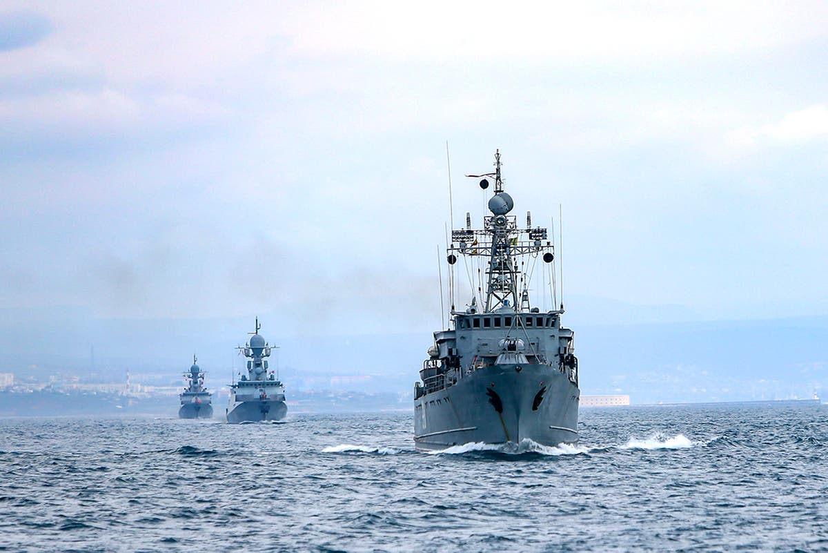 Американский черное море. Корабли РФ черное море ВМФ. Черноморский флот ВМФ России военные корабли. Семь кораблей ВМФ РФ В черном море.