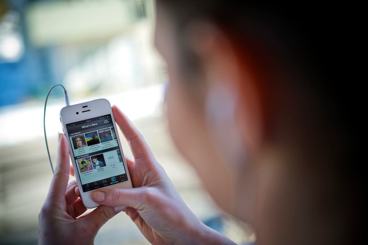 Music recommendation algorithms increase gender gap by promoting fewer female artists, study suggests