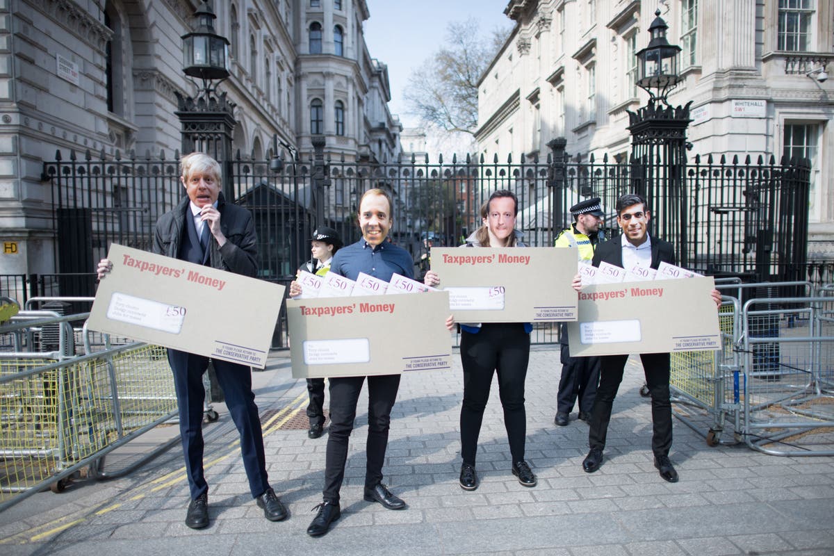 Downing Street denies Boris Johnson broke rules with private messages to Dyson