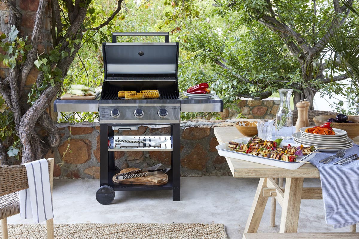 11 ways to dial-up dining al fresco