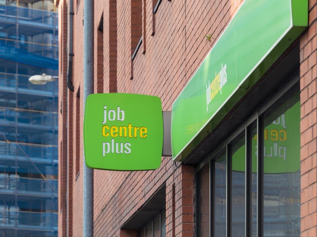 Labour unveils plan to create 400,000 jobs in low-carbon industries