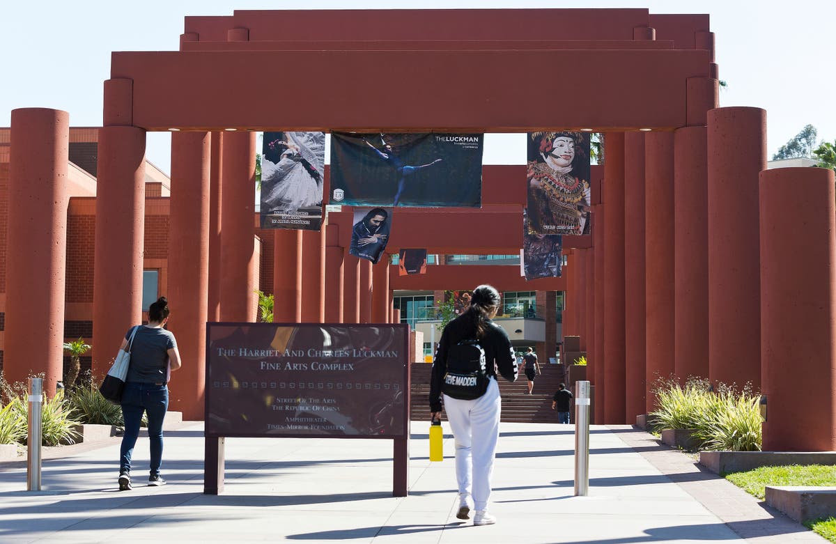 Campus of California State University in los Angeles. Сите университет и город. American public University System.