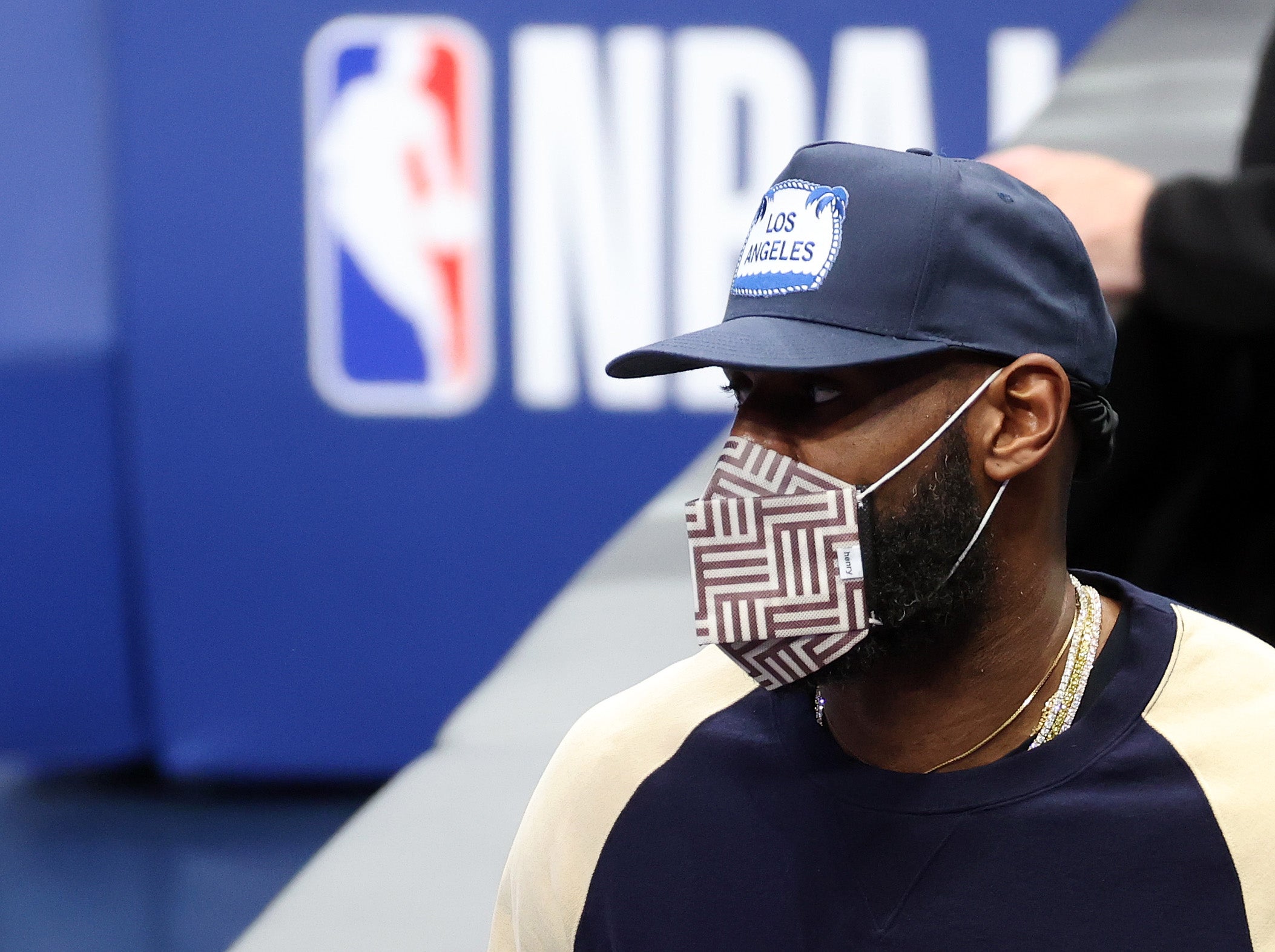 Lebron james logo on sale hat