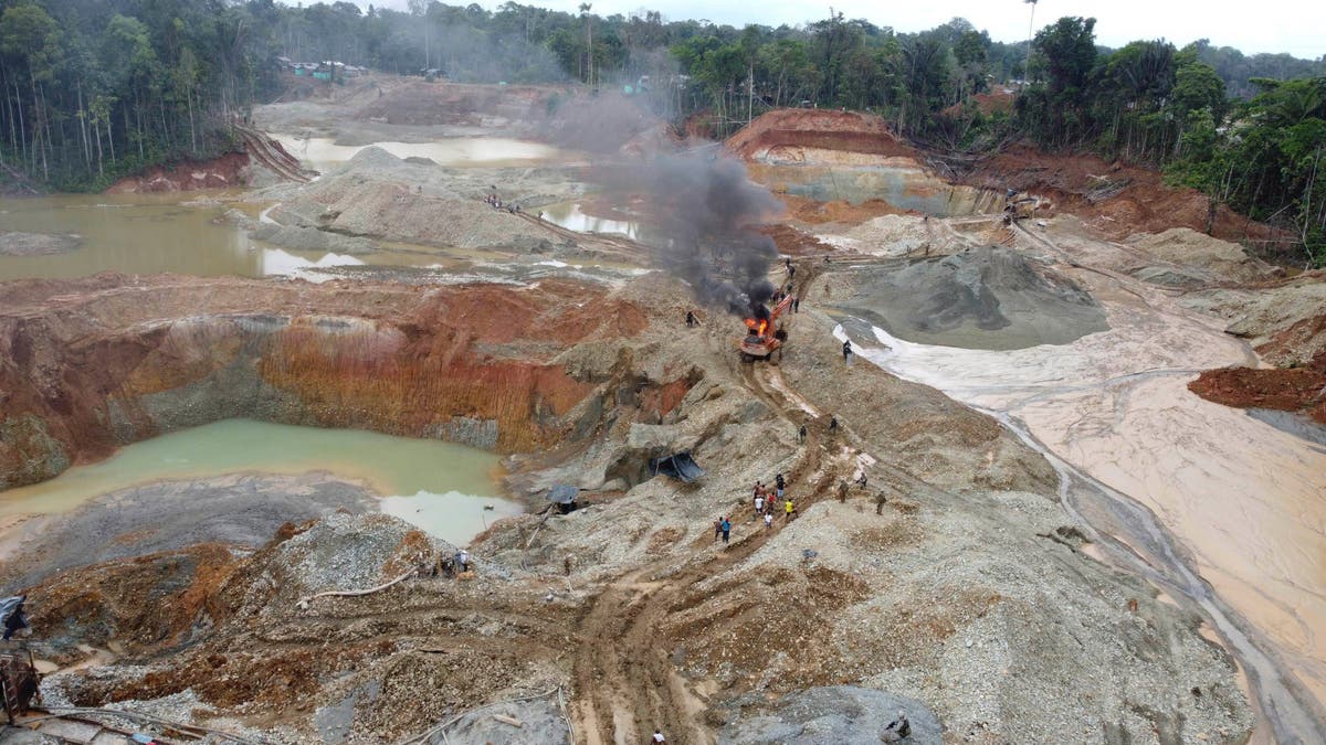 Colombia police, military raid illegal gold mining ...