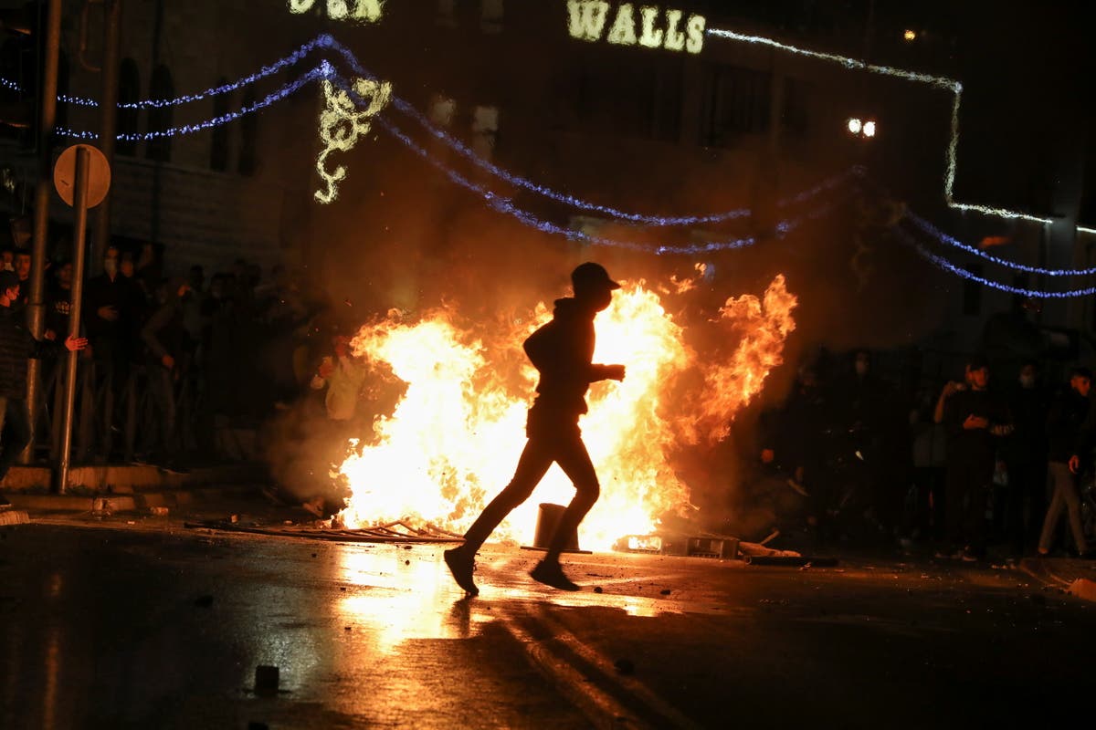 Jerusalem on edge after clashes between Israelis and Palestinians