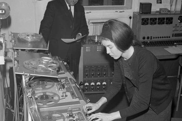 Delia Derbyshire composes using multiple reel-to-reel tape machines in 1965