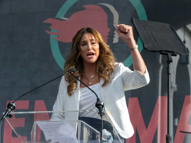 Caitlyn Jenner habla en la 4a Marcha de Mujeres en Los Ángeles el 18 de enero de 2020