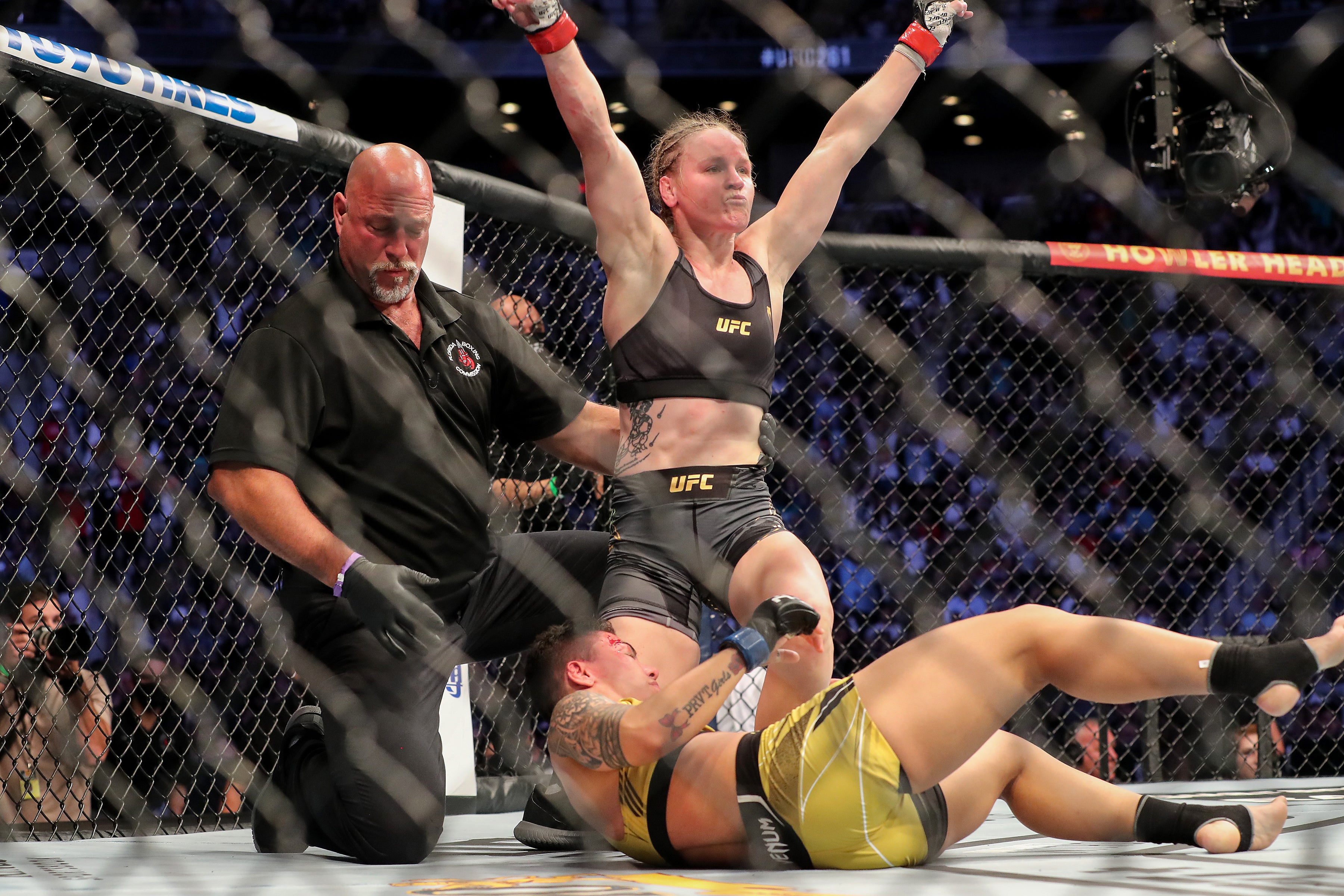 Valentina Shevchenko retained her flyweight belt with a second-round victory over Jessica Andrade