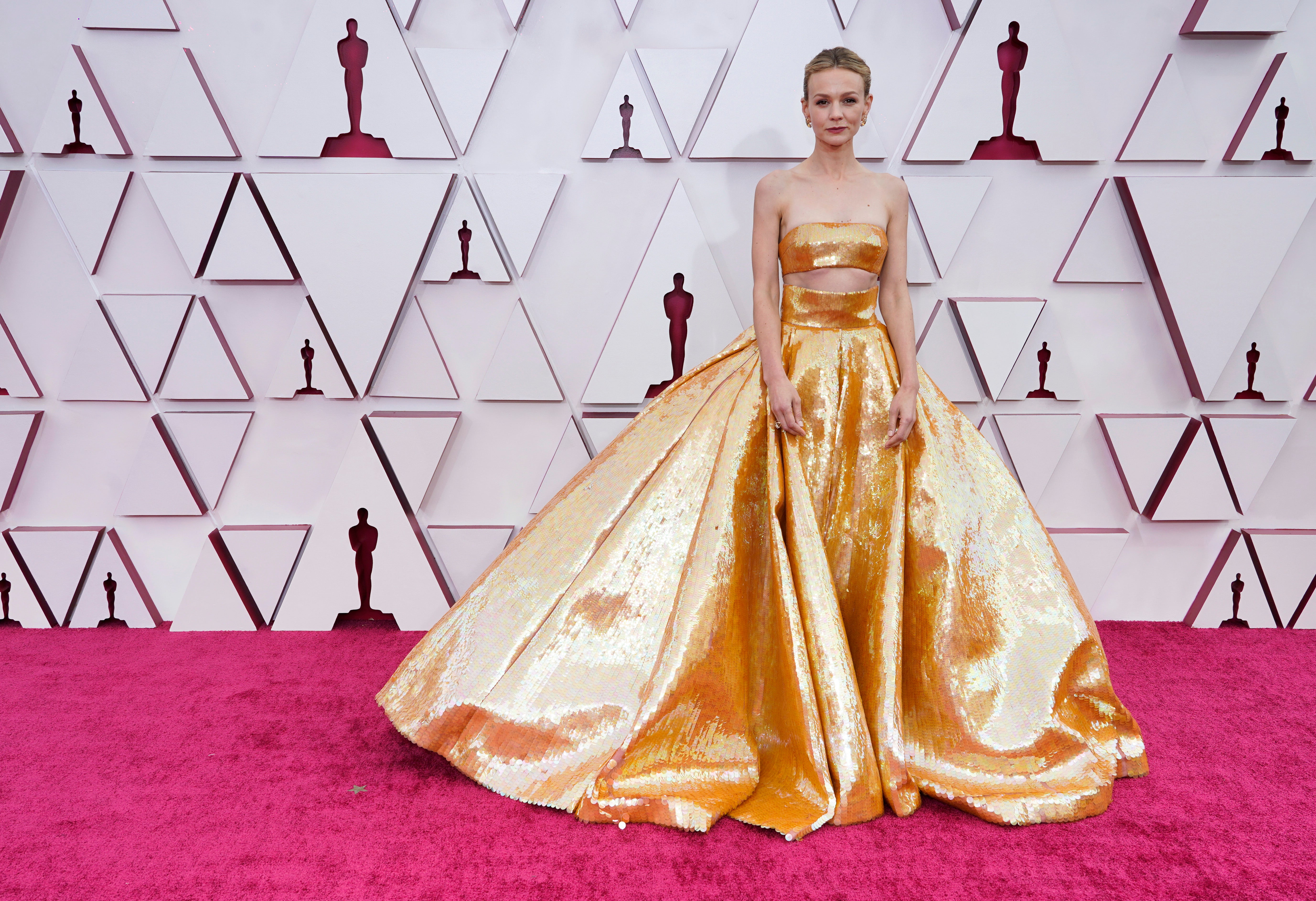 Carey Mulligan at the 2021 Oscars wearing Valentino Couture