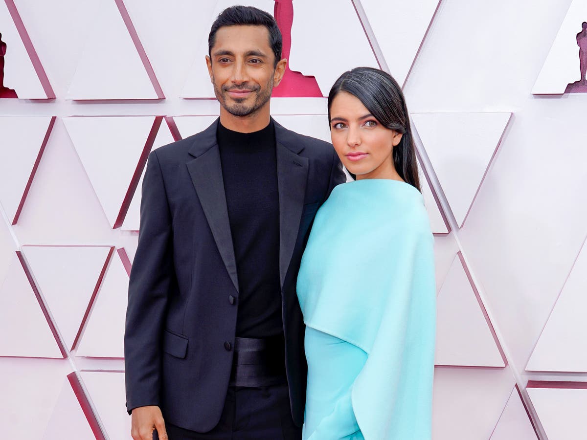 Riz Ahmed fixes his wife’s hair on the Oscars red carpet