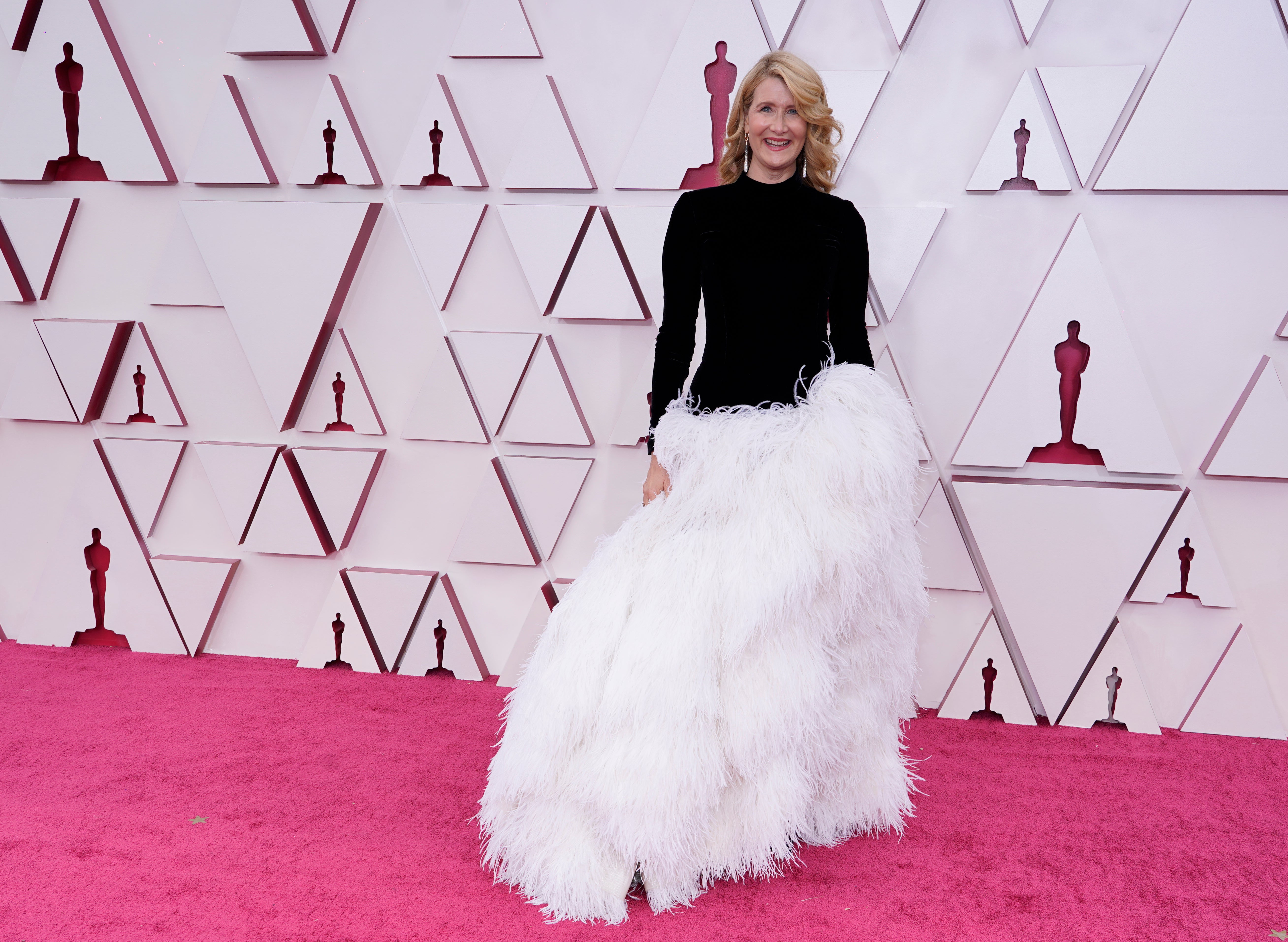 Laura Dern at the 2021 Academy Awards wearing Oscar de la Renta