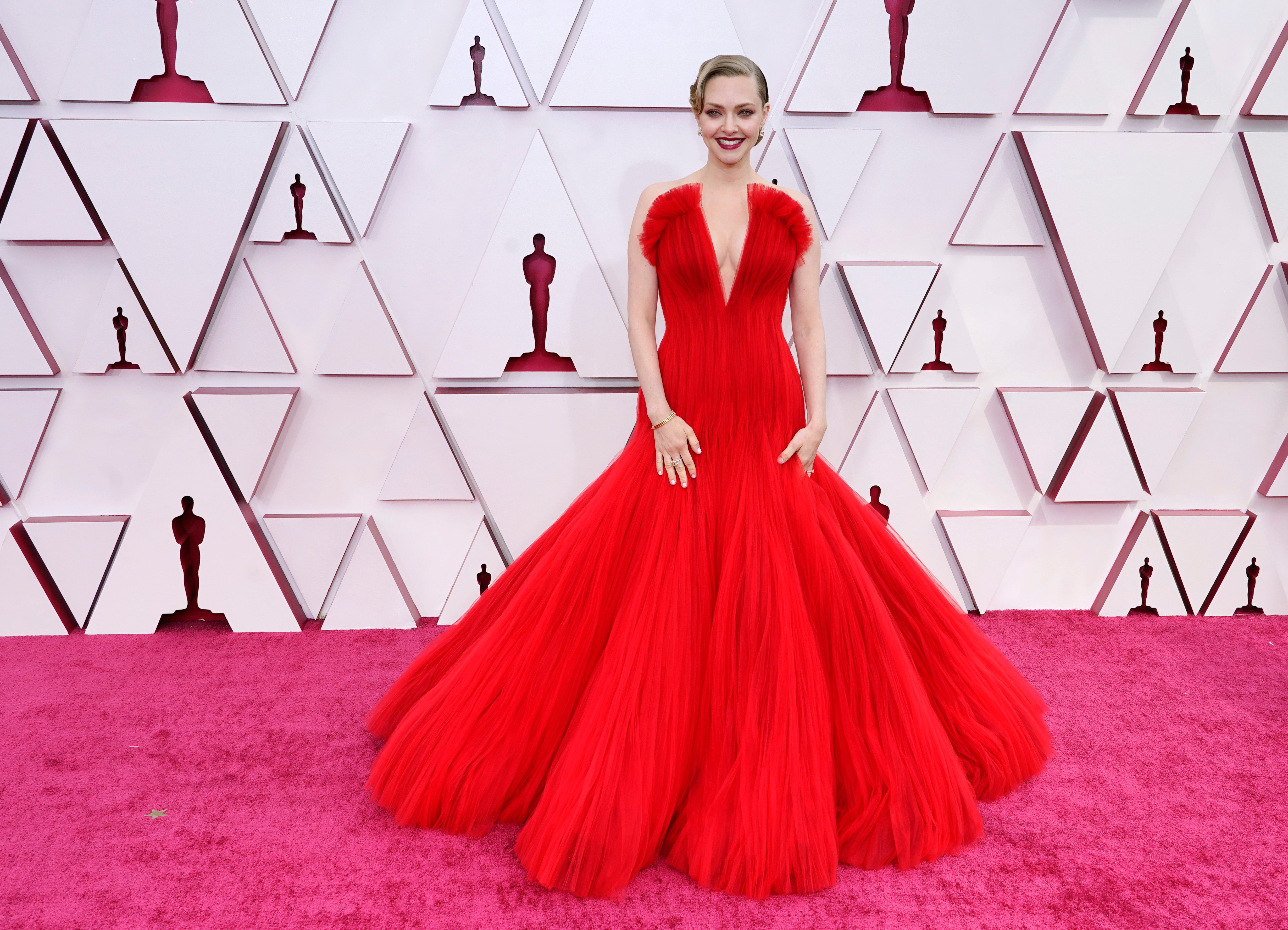 Amanda Seyfried wears Armani Prive to the 2021 Academy Awards