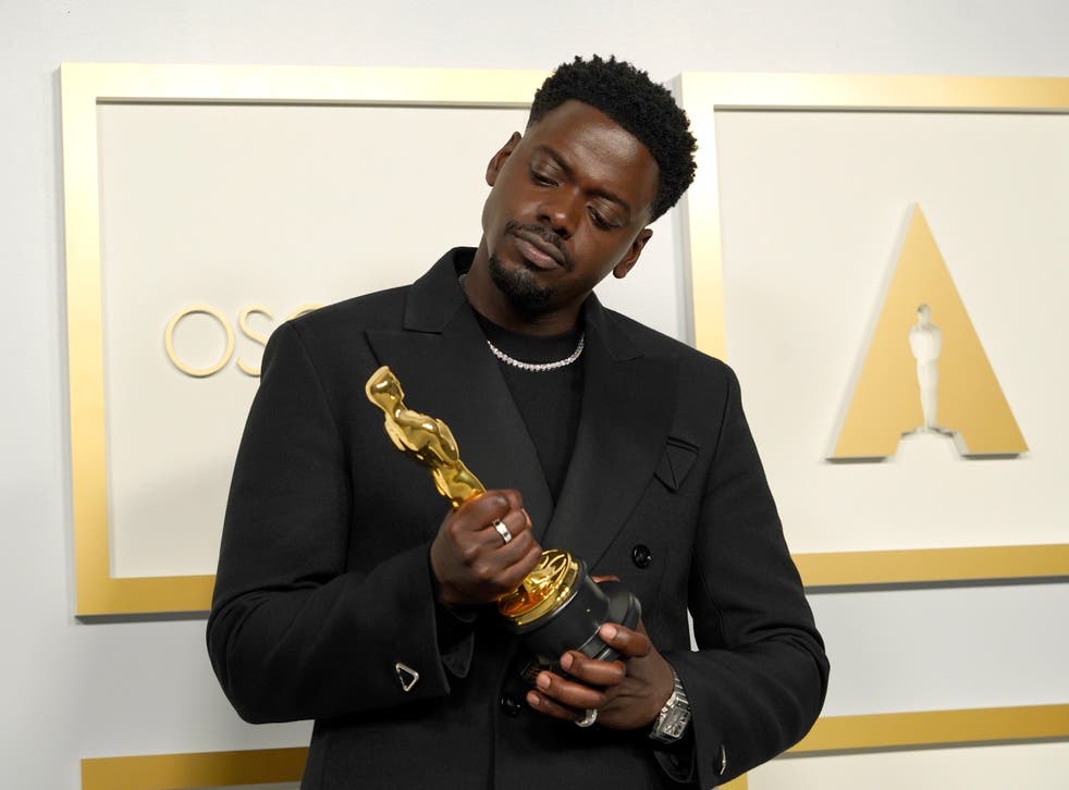 <p>Daniel Kaluuya poses with his Oscar</p>