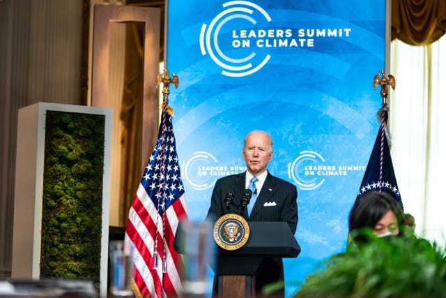 <p>El ambicioso plan de Joe Biden para reducir las emisiones de gases de efecto invernadero fue objeto de una controversia en torno al derecho a comer carne roja</p>