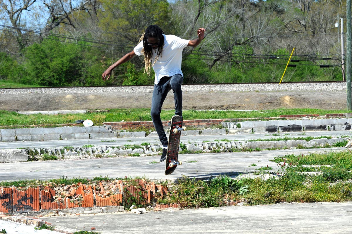 Pain, loss linger a decade after tornadoes hammer 6 states Pain, loss linger a decade after tornadoes hammer 6 states