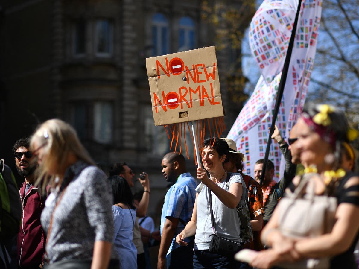 Scientific advisers hit back at open letter demanding end to Covid restrictions