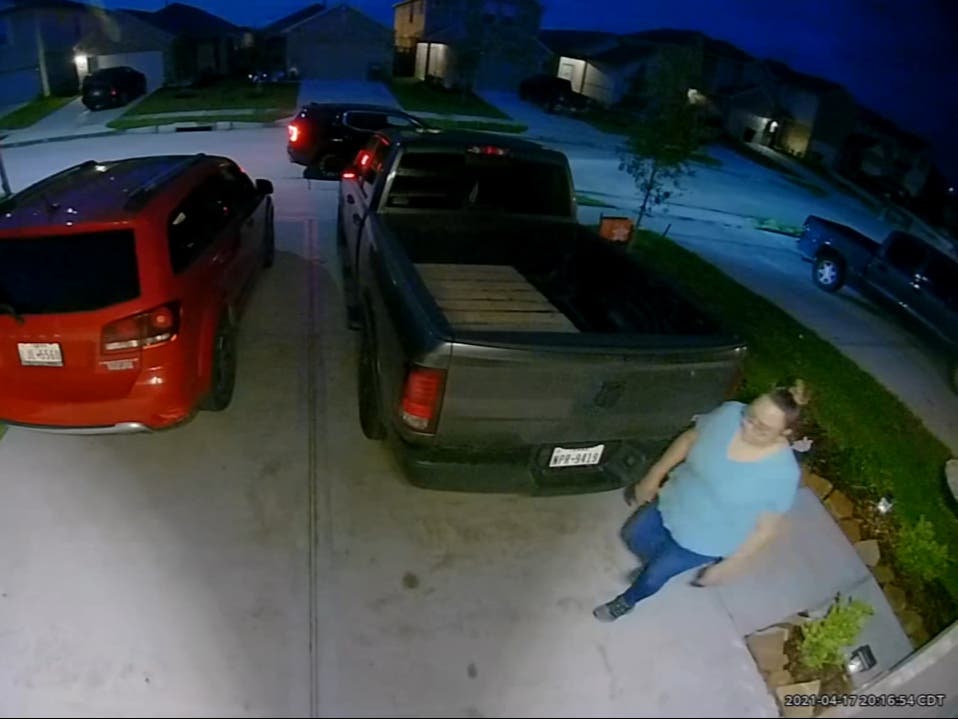 Doorbell cam records missing mom on night she disappeared - Vimarsana News