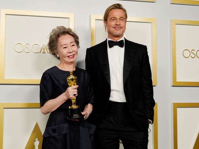 <p>‘I’m not a dog’: Yuh-Jung Youn responds to Oscars reporter who asks what Brad Pitt smells like</p>