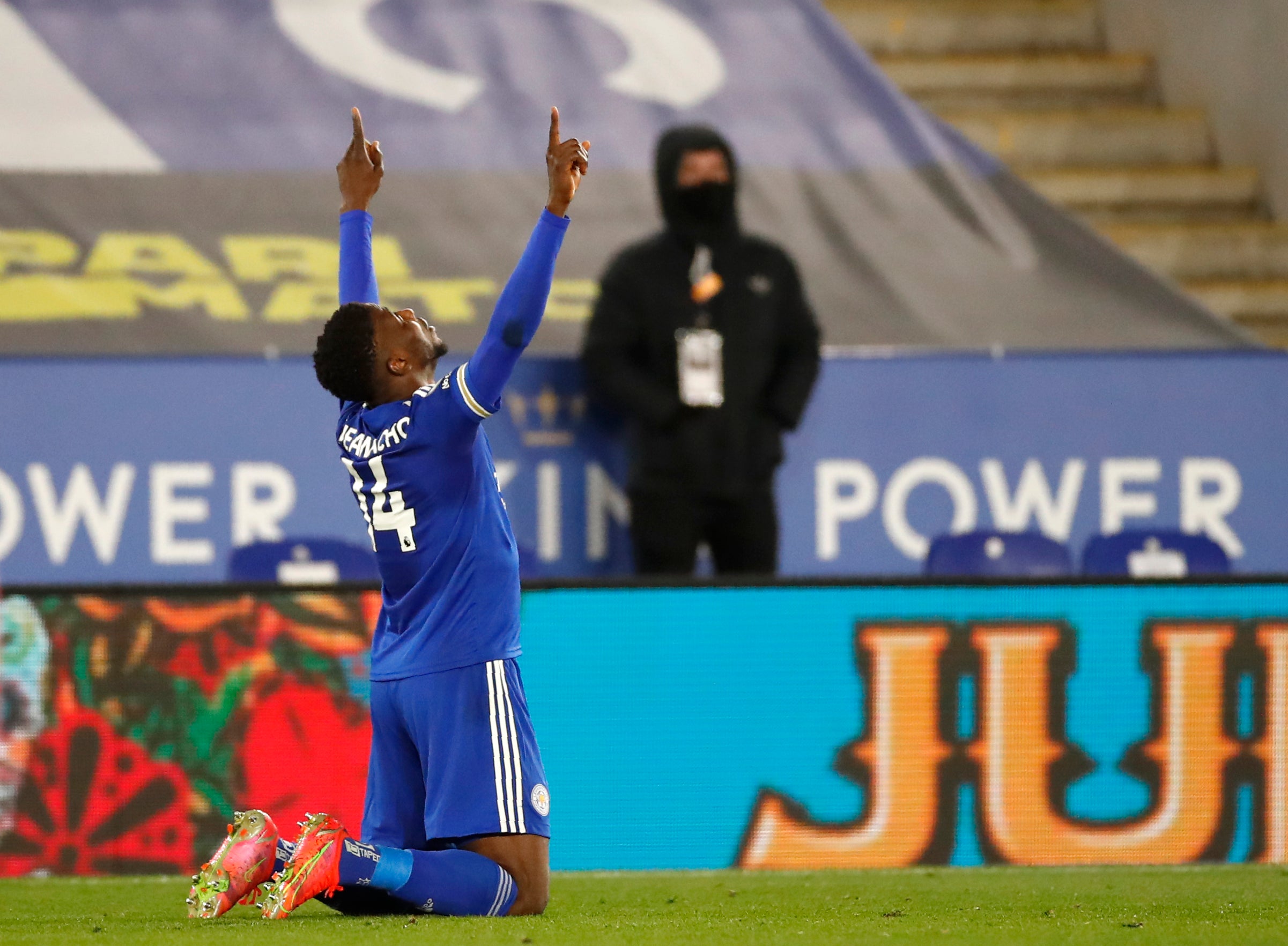 Kelechi Iheanacho celebrates after scoring Leicester’s winner