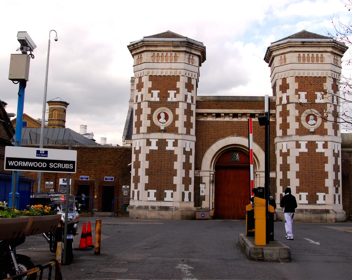 В Wormwood Scrubs, един от най-лошите затвори във Великобритания и дом на най-скандалните престъпници
