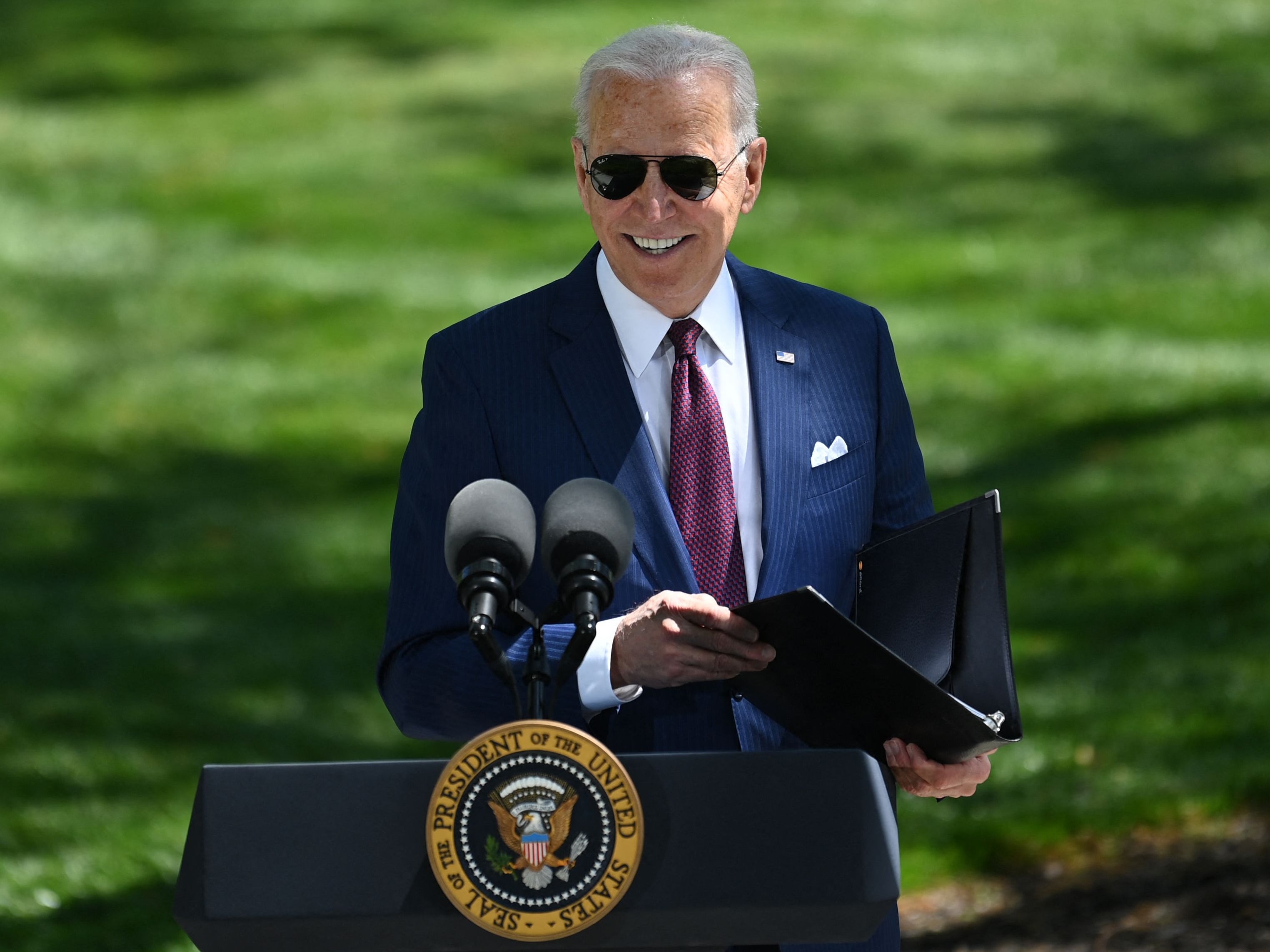 Delivering remarks on the new CDC rules, Joe Biden emerged from the White House with a mask on, but returned in his trademark aviator sunglasses