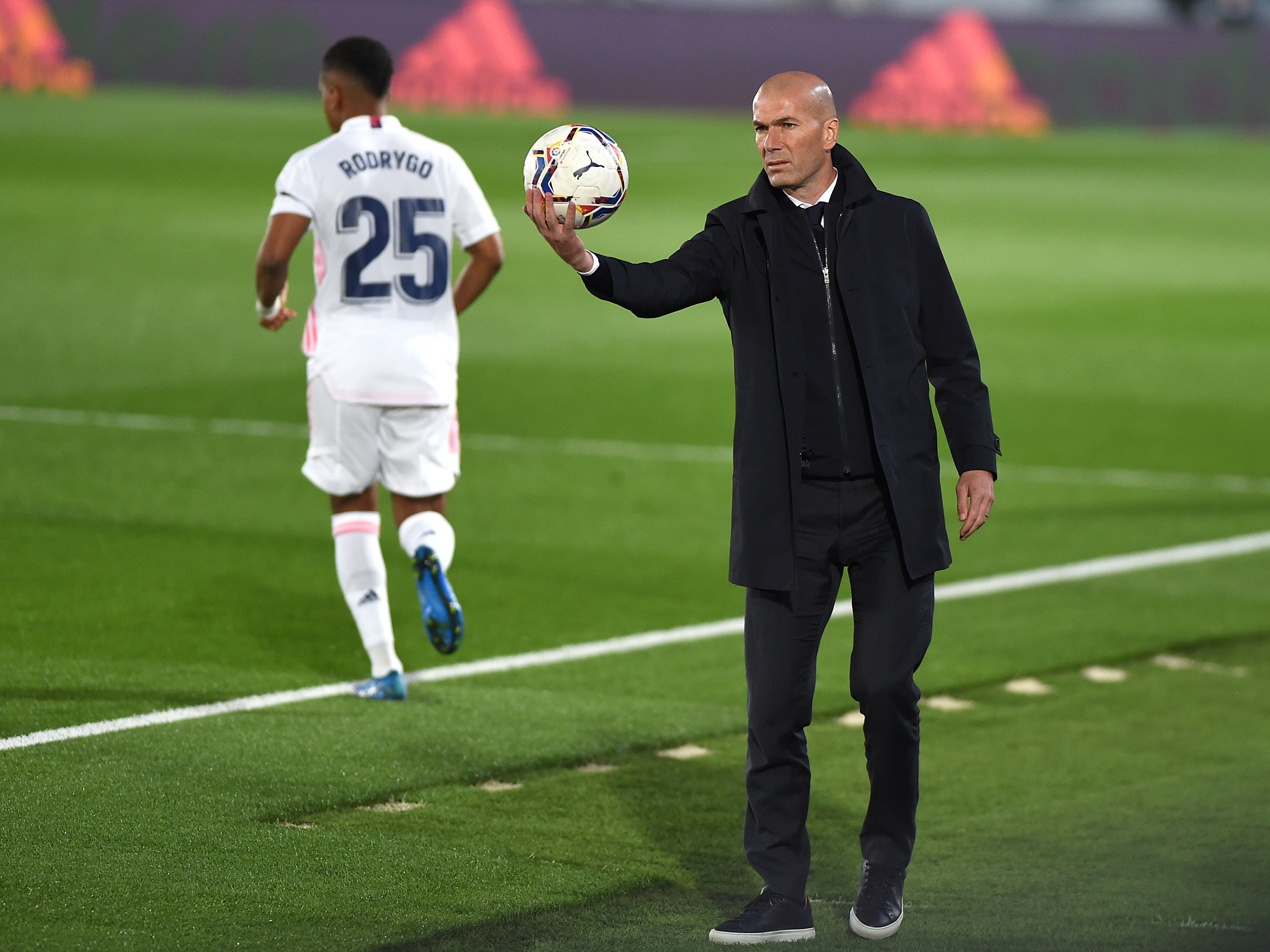 Zinedine Zidane Pleased Real Madrid Are still Alive Against Chelsea 