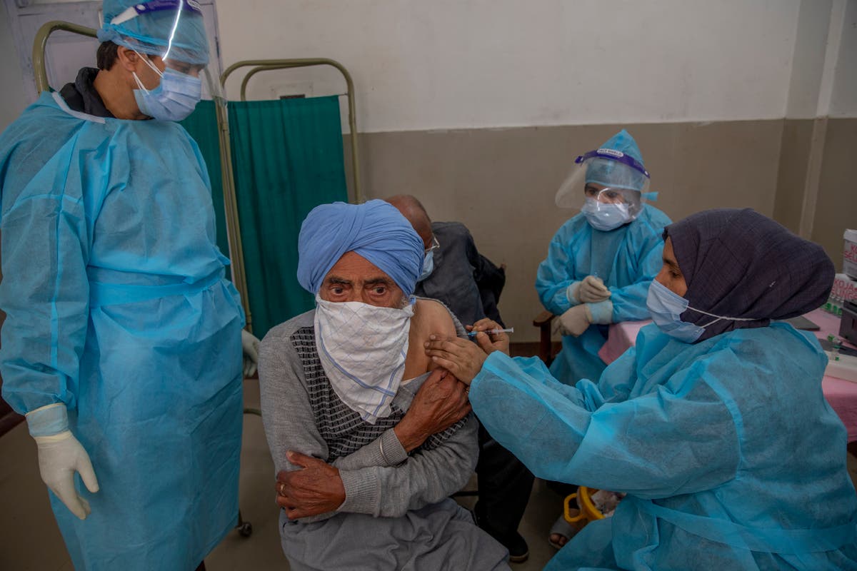 India adds another 375K virus cases, tries to vaccinate more