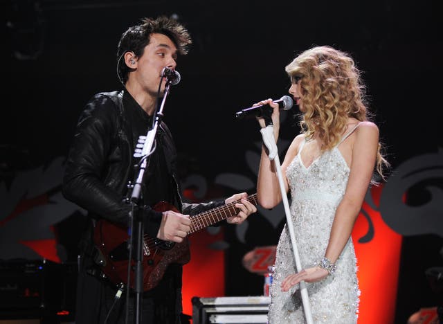 <p>Mayer on stage with former partner Taylor Swift in 2009</p>