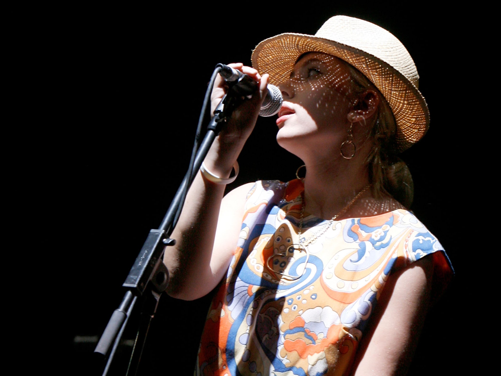 Scarlett Johansson sings with The Jesus And Mary Chain at Coachella Music Festival in 2007