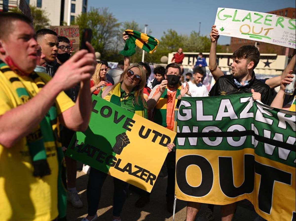 From fan hostility to boardroom conspiracy, Manchester United and Liverpool meet in sour derby