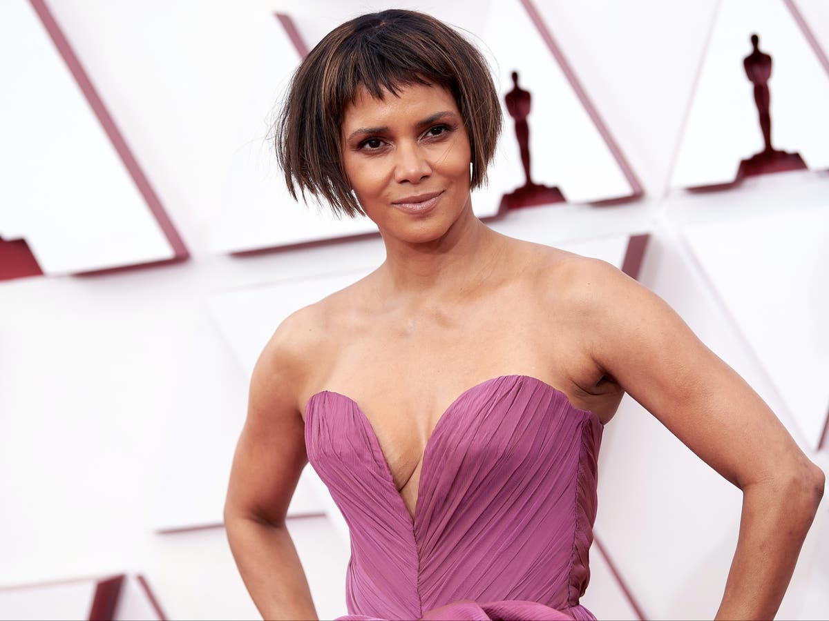 Halle Berry responds to being mocked for new haircut at 2021 Oscars | The  Independent