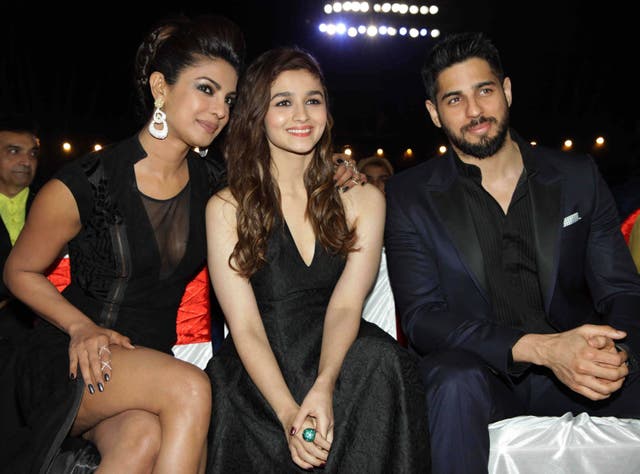 Priyanka Chopra y Alia Bhatt y Siddharth Malhotra en los BIG STAR Entertainment Awards 2014