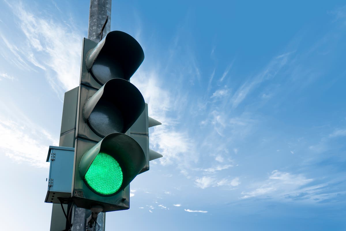 UK traffic travel light system ‘to be scrapped by 1 October’