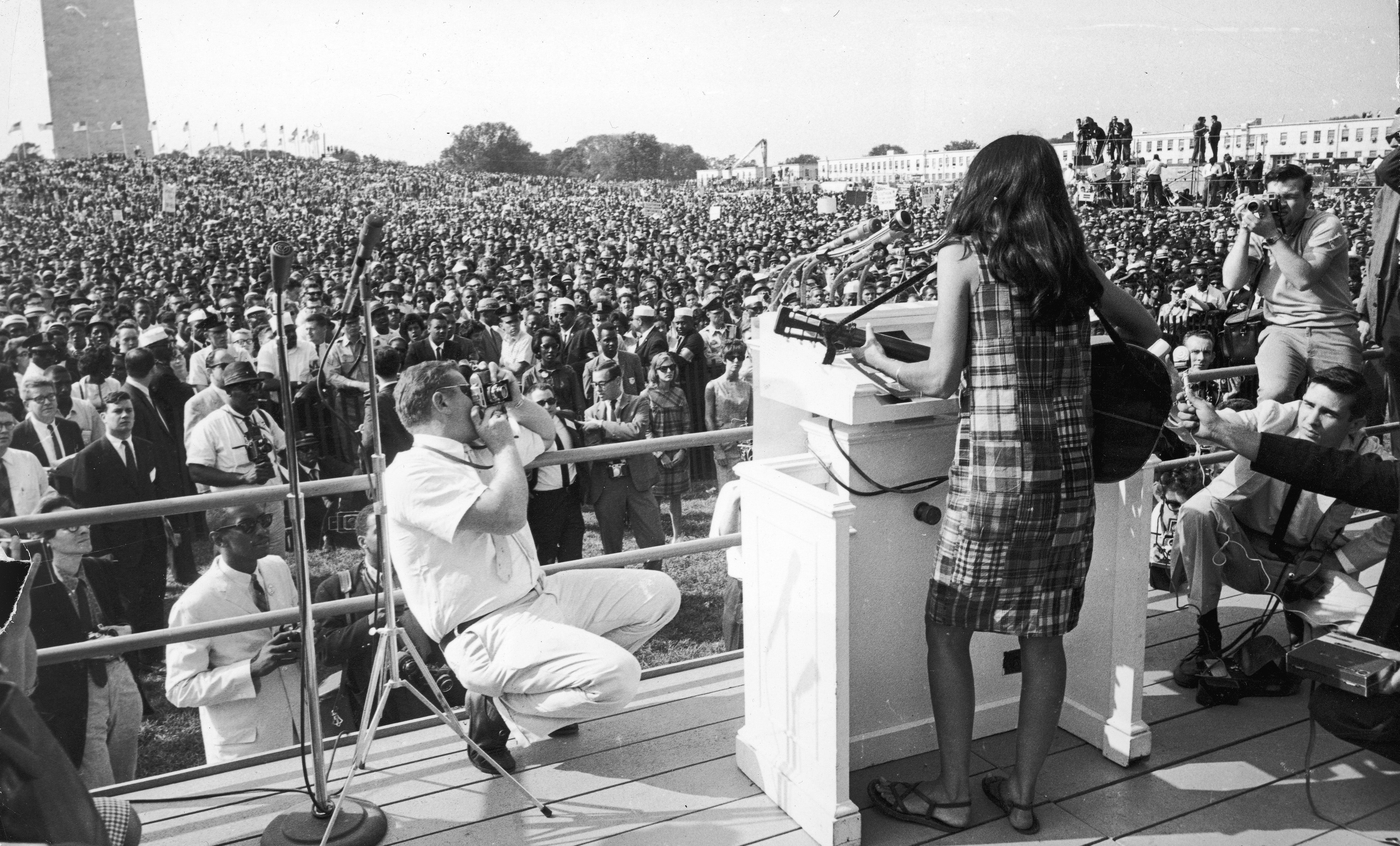 Joan Baez performs ‘Oh Freedom’ at the March on Washington