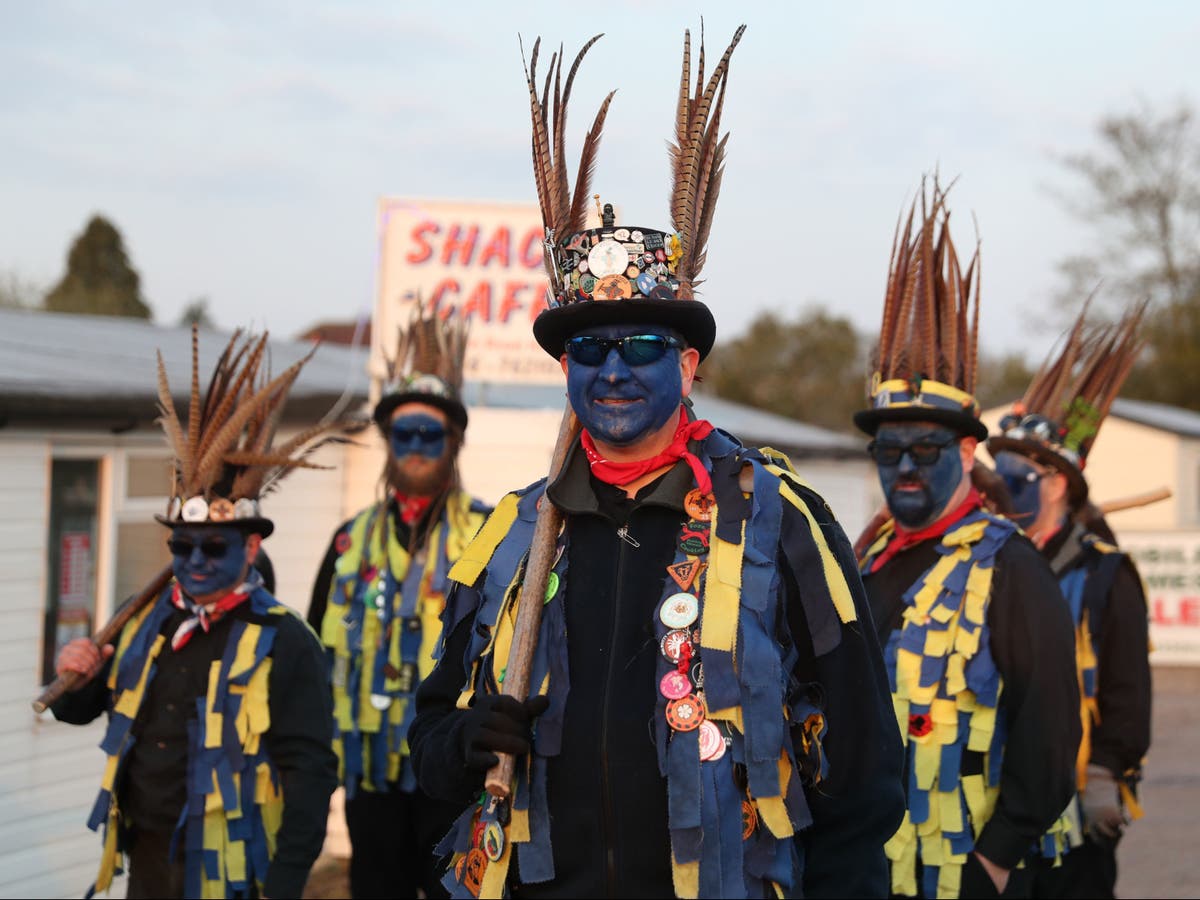 Morris dancers ditch black face-paint for blue over racism concerns