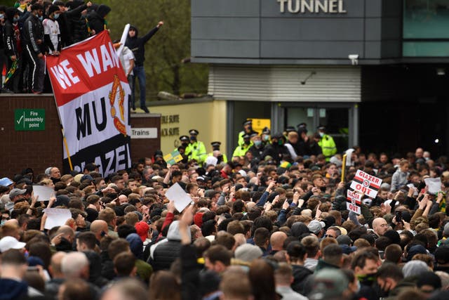 Thousands of United fans gathered outside Old Trafford to protest the Glazer’s ownership