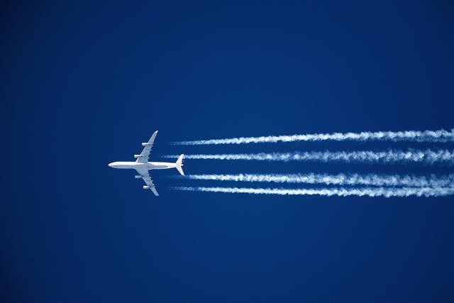 <p>Those eye-catching contrails are actually more damaging to the environment than a plane’s carbon emissions </p>