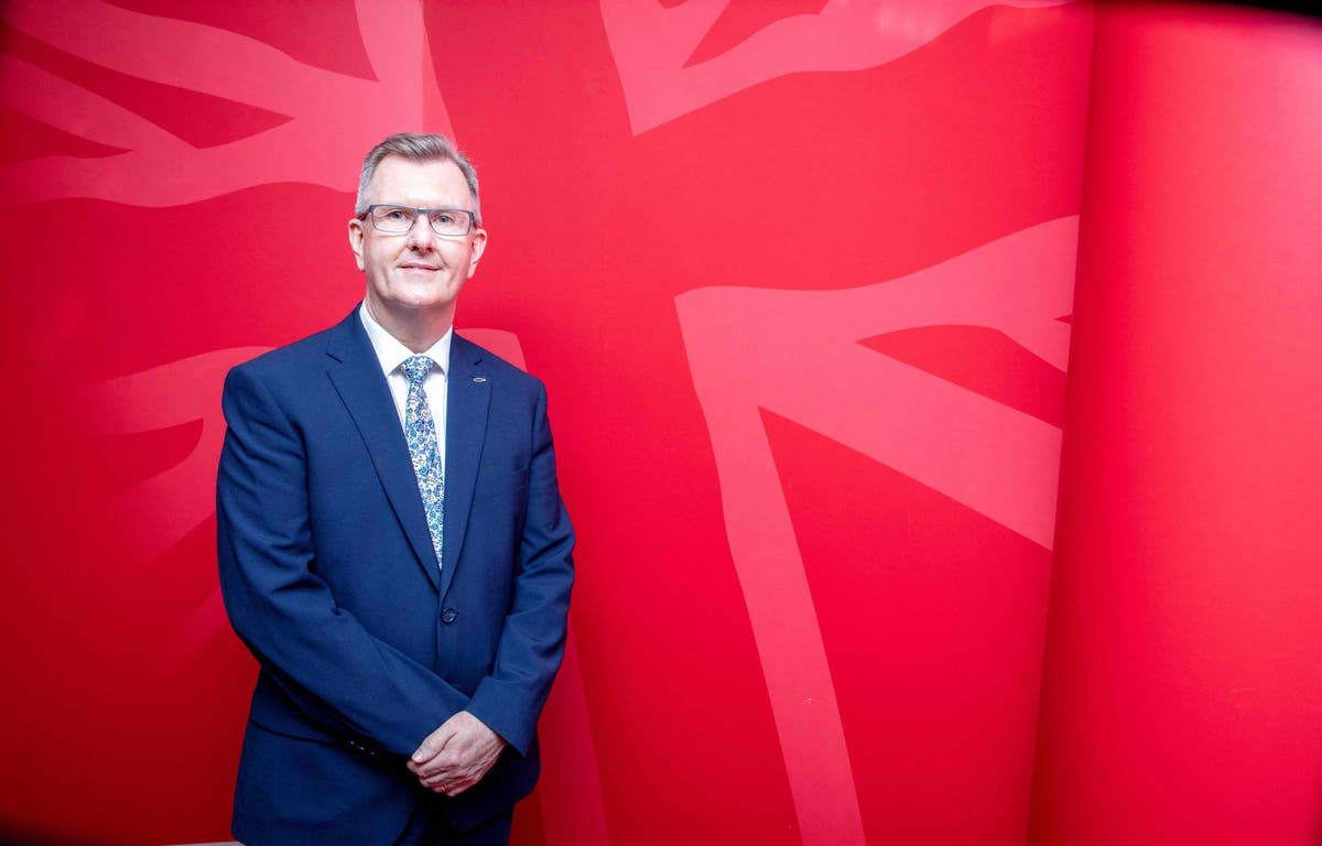 Sir Jeffrey Donaldson announces DUP leadership bid