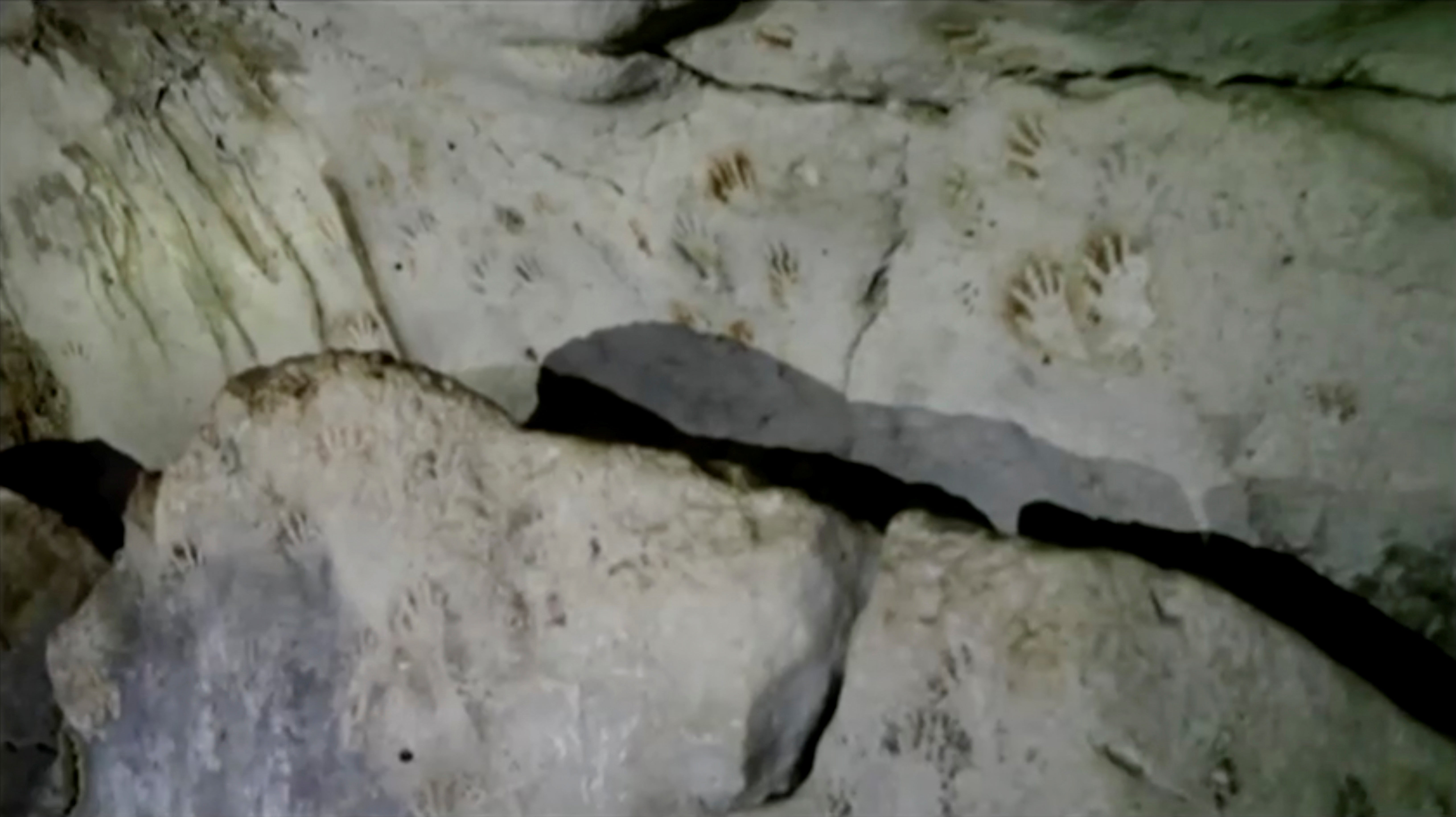 Какую вещь бекки нашли в пещере. Мексика пещера Майя. Пещера археологическая. Археологи в пещере. Раскопки в пещере.