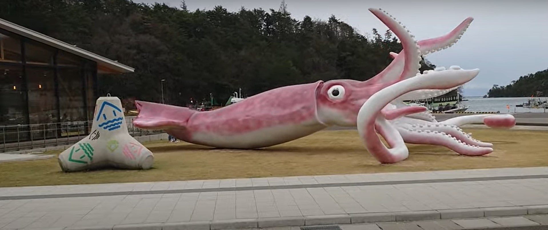 Japanese Town Gets Covid Grant And Builds A Giant Squid Statue Indy100