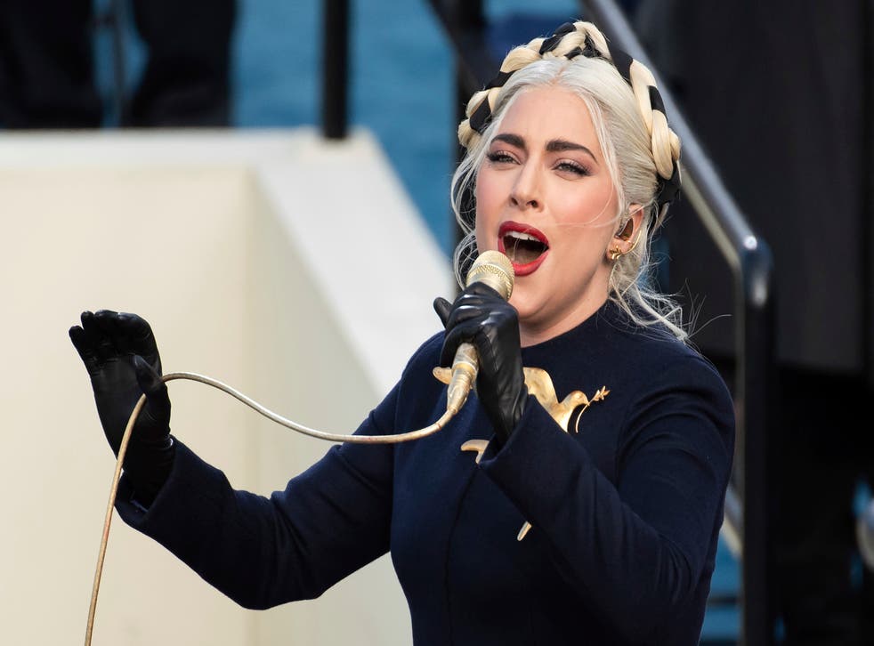 LADY GAGA-PERROS ROBADOS