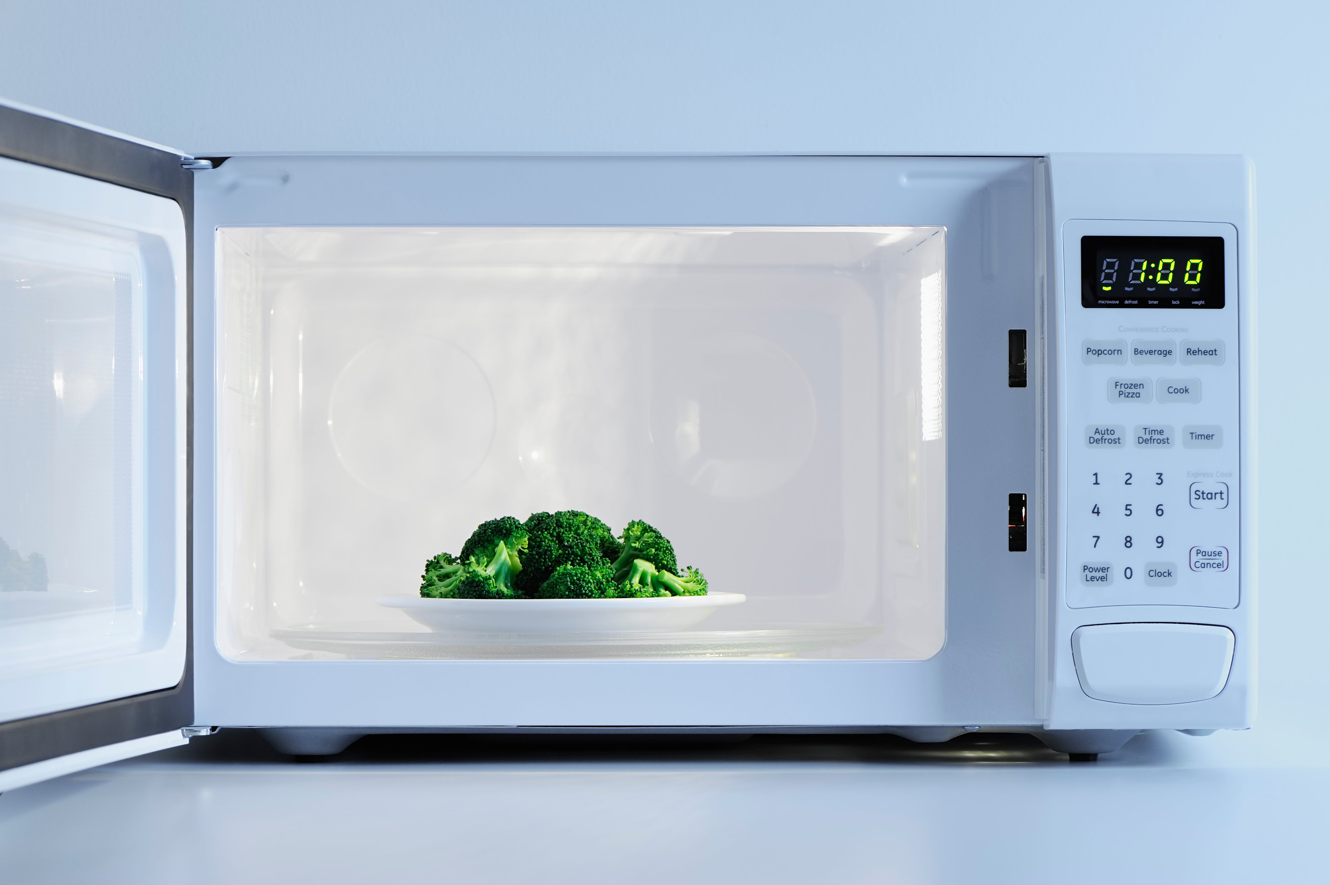 Замена свч. Микроволновая печь. Чистая микроволновка. Микроволновая печь с едой. Красивая микроволновая печь.