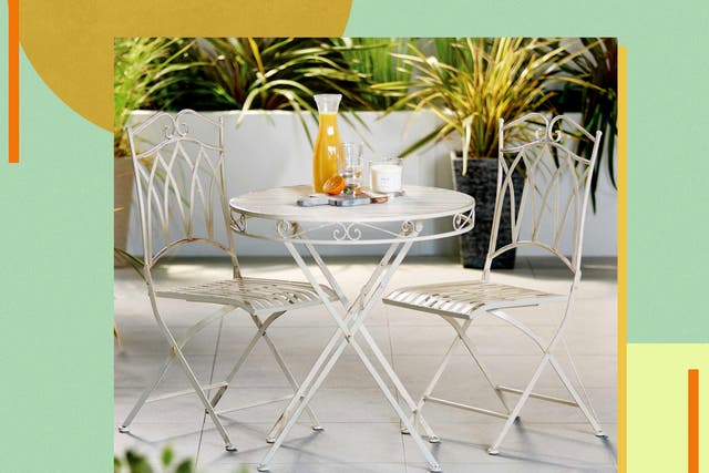 <p>Introduce some retro charm into your outdoor space with this bargain Specialbuy </p>