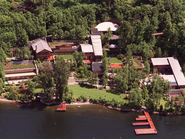 An aerial view of Bill Gates’ estate lines Lake Washington on May 30, 2000 in Seattle, WA.