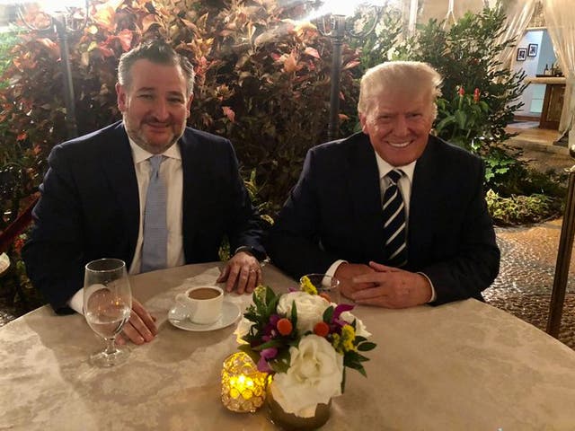 El senador Ted Cruz y el ex presidente Donald Trump cenan en Mar-a-Lago
