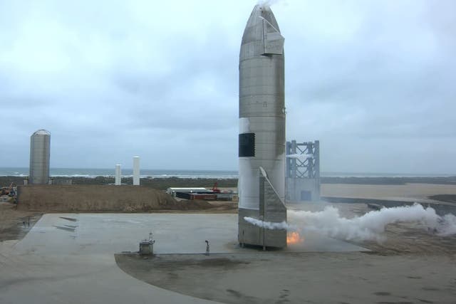 <p>Starship SN15 se lanzó y aterrizó con éxito en las instalaciones de Starbase de SpaceX en Boca Chica, Texas, el 5 de mayo de 2021</p>